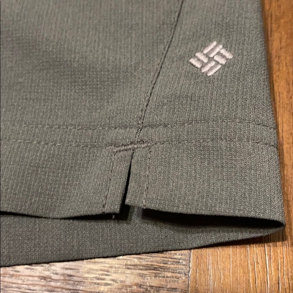 Columbia green shorts Size 10 - Picture 4 of 15